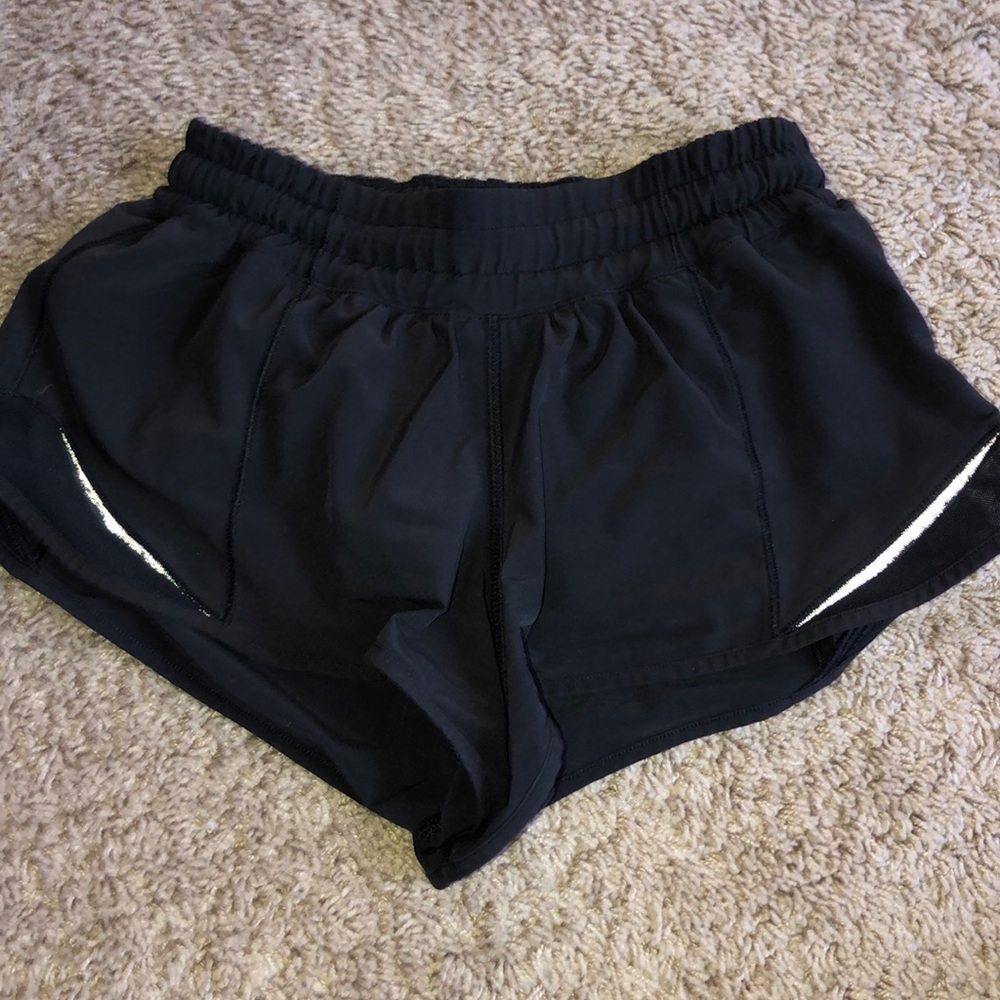 Lululemon black hotty hot shorts 2”